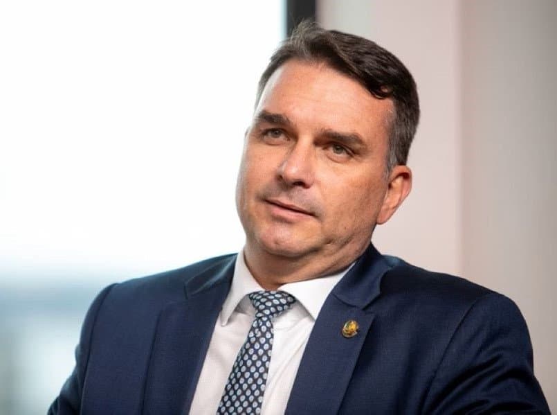 Will Flávio Bolsonaro finish in third place in the first round of the 2026 Brazilian presidential election?